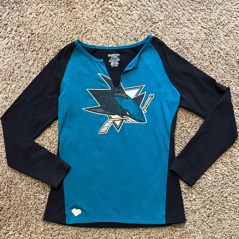Shark’s 🦈 woman’s shirt! NWOT size medium!